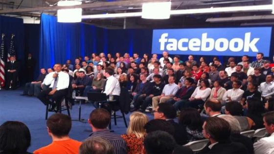 أوباما بضيافة زوكربيرج في مقر شركة فيسبوك