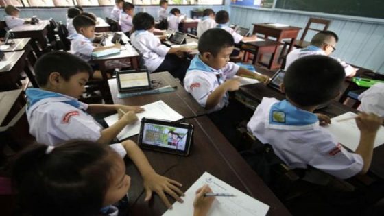 الحكومة التايلاندية تنوي شراء 1.7 مليون جهاز لوحي خاص بالطلاب
