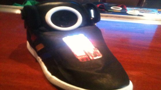 جوجل تبتكر حذاء ذكي يتحدث إليك وتعرضه في #SXSW2013