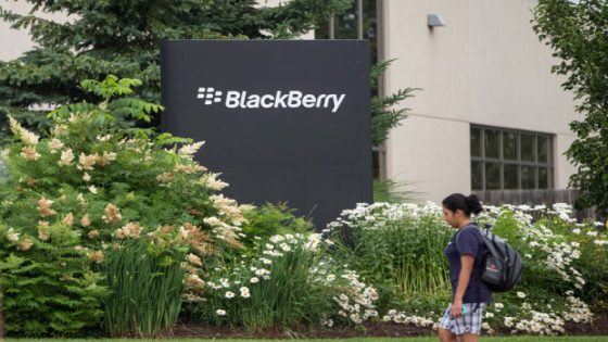 BlackBerry تنكر أنها وراء تعليقات المديح بحق تطبيق BBM في متجر جوجل بلاي