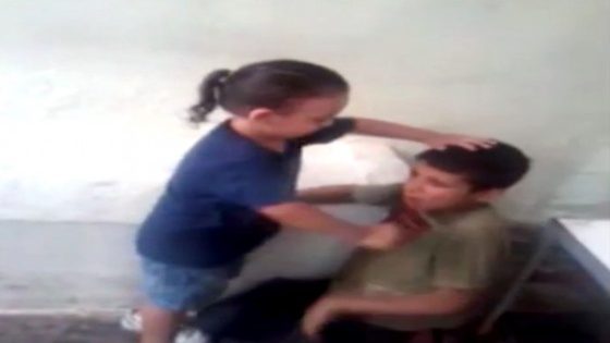 فيديو الطفل “عباس” والطفل السوري يشعل مواقع التواصل الاجتماعي